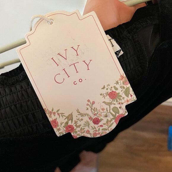 NWT! Ivy City Livi Jumpsuit in Black Velvet Size Large PERFECT FOR THE HOLIDAYS - Picture 8 of 8